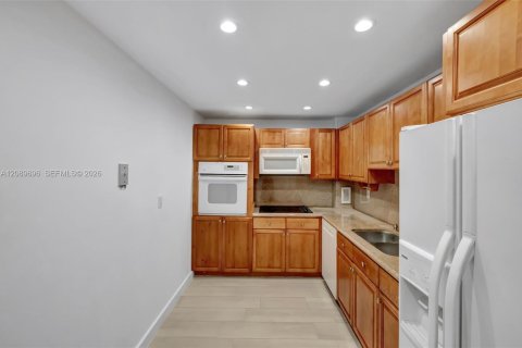 Copropriété à vendre à Coral Gables, Floride: 2 chambres, 140.28 m2 № 2370023 - photo 12
