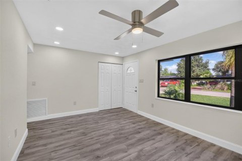Villa ou maison à vendre à Melbourne, Floride: 4 chambres, 139.73 m2 № 2436780 - photo 5