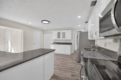Villa ou maison à vendre à Melbourne, Floride: 4 chambres, 139.73 m2 № 2436780 - photo 10