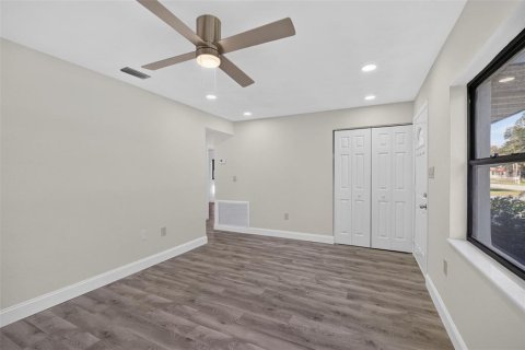 Villa ou maison à vendre à Melbourne, Floride: 4 chambres, 139.73 m2 № 2436780 - photo 4