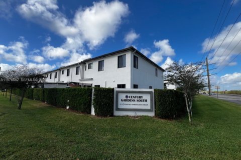 Townhouse in Miami, Florida 3 bedrooms, 169.45 sq.m. № 2040645 - photo 14