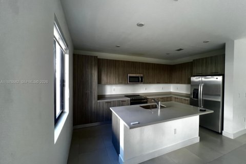 Townhouse in Miami, Florida 3 bedrooms, 169.45 sq.m. № 2040645 - photo 5