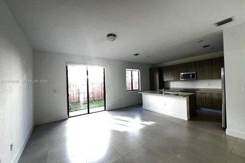 Townhouse in Miami, Florida 3 bedrooms, 169.45 sq.m. № 2040645 - photo 4