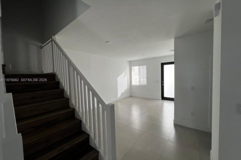 Townhouse in Miami, Florida 3 bedrooms, 169.45 sq.m. № 2040645 - photo 6