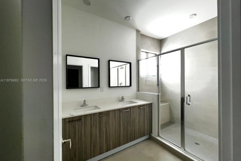 Townhouse in Miami, Florida 3 bedrooms, 169.45 sq.m. № 2040645 - photo 11