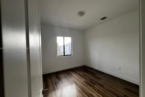 Townhouse in Miami, Florida 3 bedrooms, 169.45 sq.m. № 2040645 - photo 10