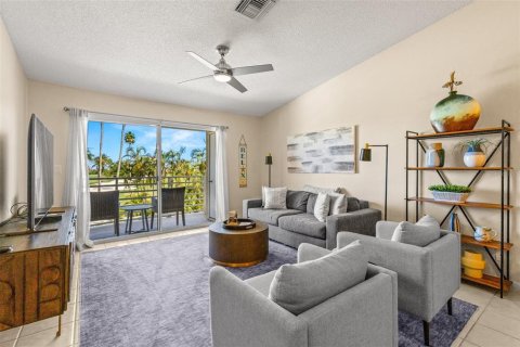 Condo in Saint Petersburg, Florida, 2 bedrooms  № 1690356 - photo 10
