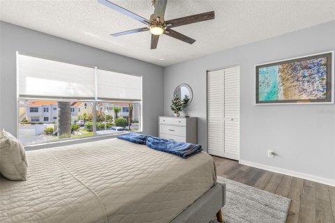 Condo in Saint Petersburg, Florida, 2 bedrooms  № 1690356 - photo 25