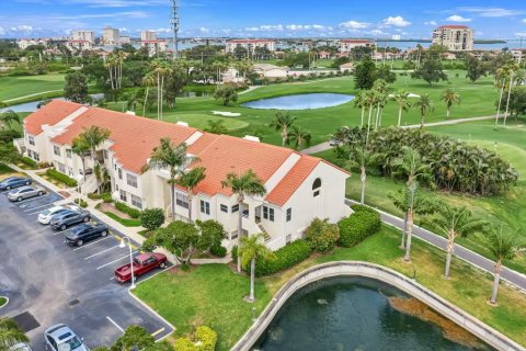 Condo in Saint Petersburg, Florida, 2 bedrooms  № 1690356 - photo 2
