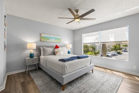 Condo in Saint Petersburg, Florida, 2 bedrooms  № 1690356 - photo 24