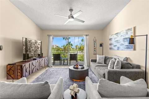 Condo in Saint Petersburg, Florida, 2 bedrooms  № 1690356 - photo 9