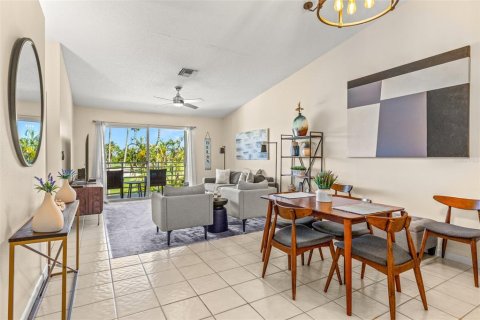 Condo in Saint Petersburg, Florida, 2 bedrooms  № 1690356 - photo 8