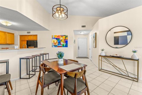 Condo in Saint Petersburg, Florida, 2 bedrooms  № 1690356 - photo 13
