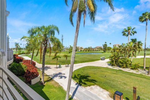 Condo in Saint Petersburg, Florida, 2 bedrooms  № 1690356 - photo 30
