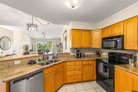 Condo in Saint Petersburg, Florida, 2 bedrooms  № 1690356 - photo 17
