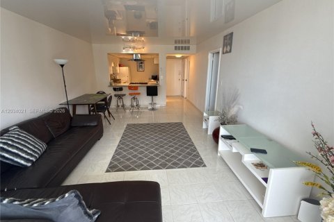 Condo in Hallandale Beach, Florida, 1 bedroom № 2252958 - photo 3
