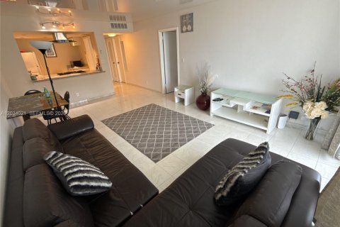 Condo in Hallandale Beach, Florida, 1 bedroom № 2252958 - photo 7