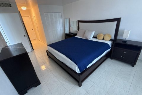 Condo in Hallandale Beach, Florida, 1 bedroom № 2252958 - photo 15