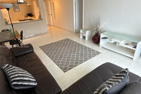 Condo in Hallandale Beach, Florida, 1 bedroom № 2252958 - photo 14