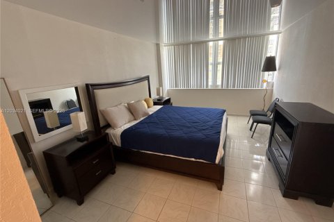 Condo in Hallandale Beach, Florida, 1 bedroom № 2252958 - photo 12