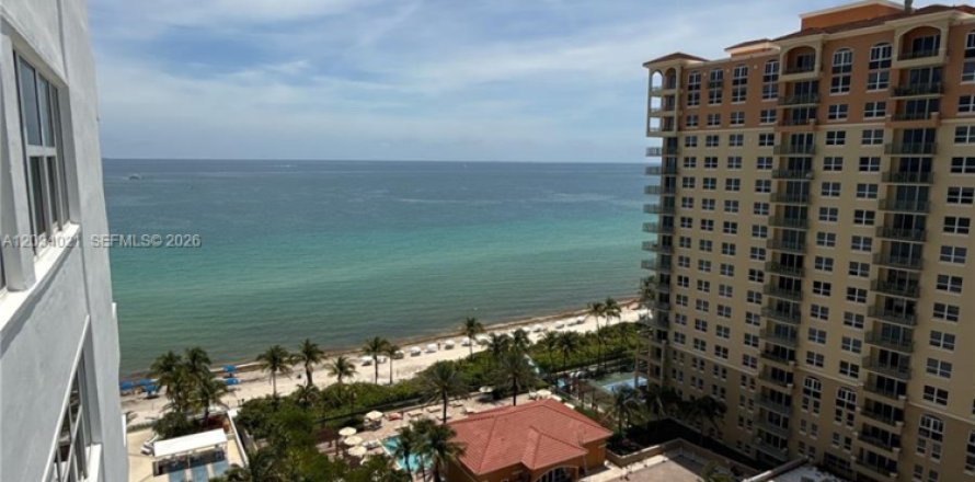 Condo in Hallandale Beach, Florida, 1 bedroom № 2252958