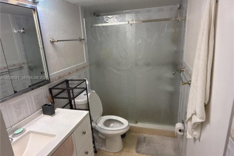 Condo in Hallandale Beach, Florida, 1 bedroom № 2252958 - photo 13