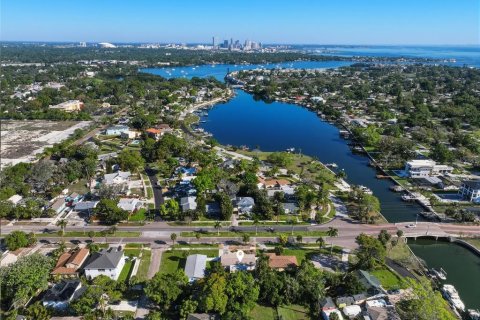 Casa en venta en Saint Petersburg, Florida, 3 dormitorios, 142.6 m2 № 2129711 - foto 1
