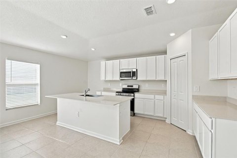 Villa ou maison à vendre à Kissimmee, Floride: 3 chambres, 171.22 m2 № 2425300 - photo 3