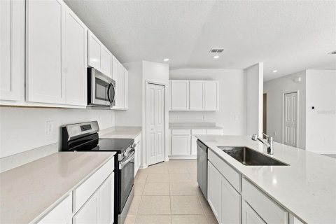 Villa ou maison à vendre à Kissimmee, Floride: 3 chambres, 171.22 m2 № 2425300 - photo 6