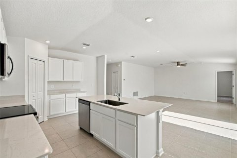 Villa ou maison à vendre à Kissimmee, Floride: 3 chambres, 171.22 m2 № 2425300 - photo 8