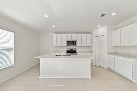 Villa ou maison à vendre à Kissimmee, Floride: 3 chambres, 171.22 m2 № 2425300 - photo 4