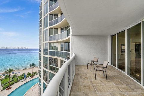 Copropriété à vendre à Sunny Isles Beach, Floride: 2 chambres, 175.21 m2 № 1997388 - photo 7
