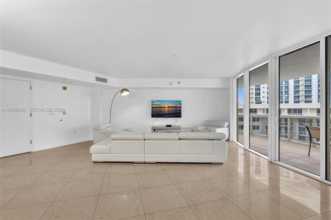Copropriété à vendre à Sunny Isles Beach, Floride: 2 chambres, 175.21 m2 № 1997388 - photo 15