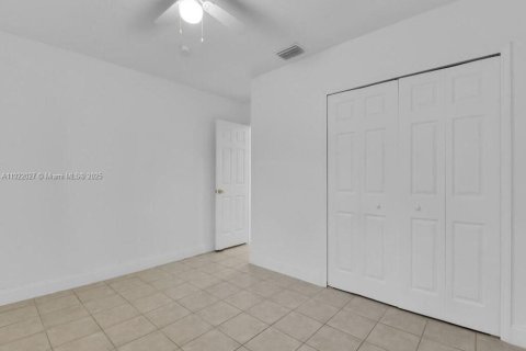 Casa en venta en Fort Myers, Florida, 3 dormitorios № 1975947 - foto 15