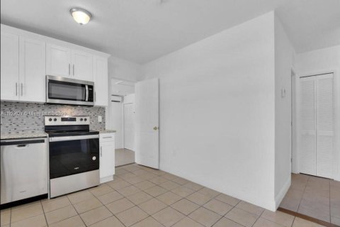 Casa en venta en Fort Myers, Florida, 3 dormitorios № 1975947 - foto 8