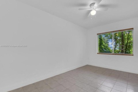 Casa en venta en Fort Myers, Florida, 3 dormitorios № 1975947 - foto 13