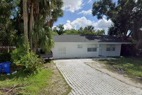Casa en venta en Fort Myers, Florida, 3 dormitorios № 1975947 - foto 1