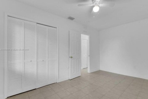 Casa en venta en Fort Myers, Florida, 3 dormitorios № 1975947 - foto 12