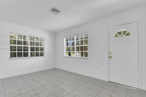 Casa en venta en Fort Myers, Florida, 3 dormitorios № 1975947 - foto 16