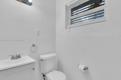 Casa en venta en Fort Myers, Florida, 3 dormitorios № 1975947 - foto 11