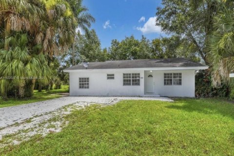 Casa en venta en Fort Myers, Florida, 3 dormitorios № 1975947 - foto 7