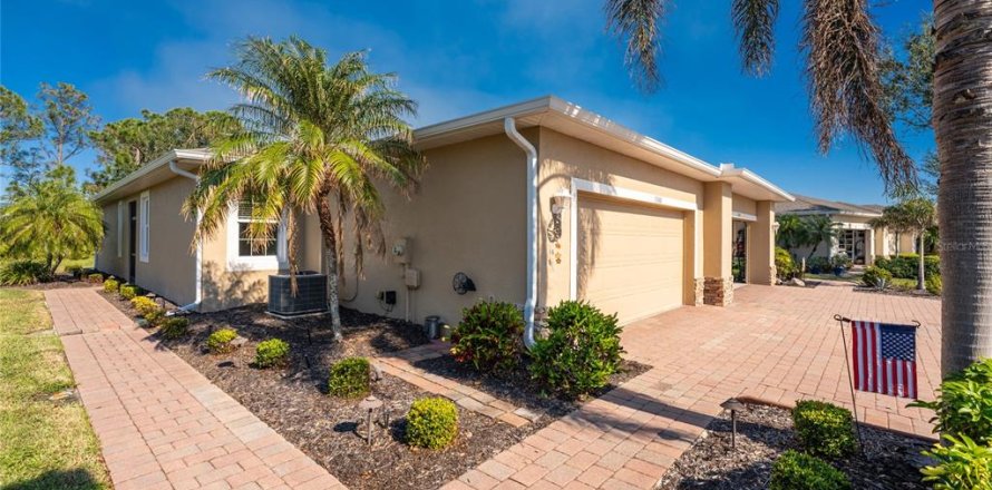 House in Englewood, Florida 3 bedrooms, 124.3 sq.m. № 1535156