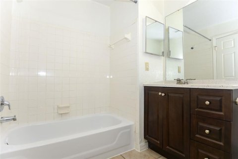 Condo in Orlando, Florida, 3 bedrooms  № 1632411 - photo 9