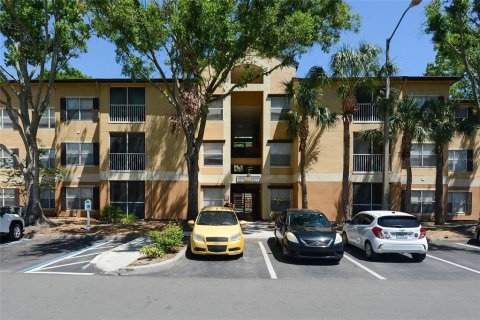 Condo in Orlando, Florida, 3 bedrooms  № 1632411 - photo 1