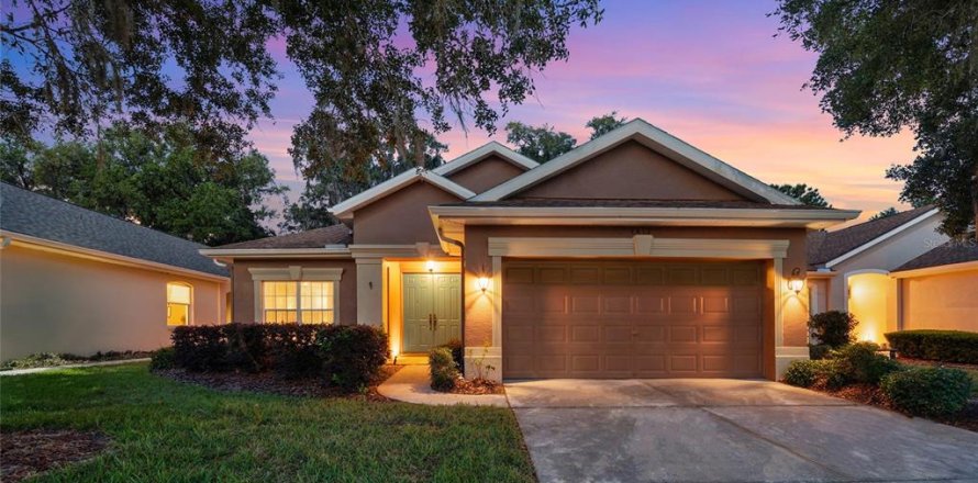 House in Brooksville, Florida 3 bedrooms, 214.98 sq.m. № 2099237