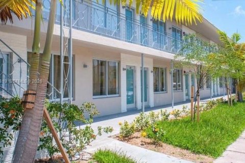 Condo in Miami Beach, Florida, 1 bedroom  № 2048985 - photo 11