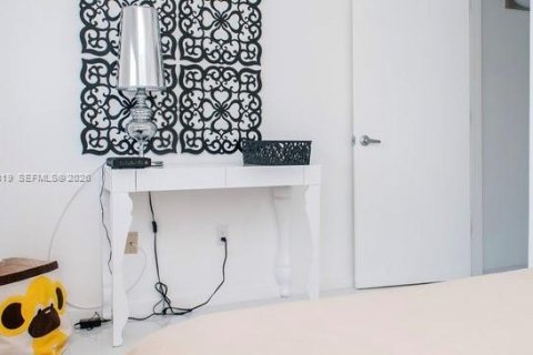 Condo in Miami Beach, Florida, 1 bedroom  № 2048985 - photo 7