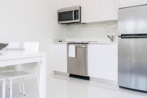 Condo in Miami Beach, Florida, 1 bedroom  № 2048985 - photo 3