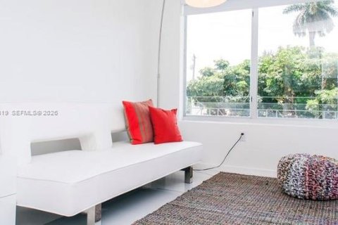 Condo in Miami Beach, Florida, 1 bedroom  № 2048985 - photo 2