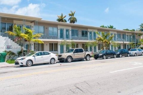Condo in Miami Beach, Florida, 1 bedroom  № 2048985 - photo 13